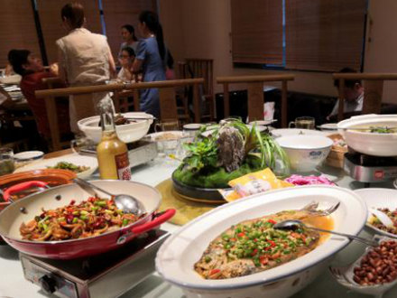 员工生日趴，，，，浓浓公司情！